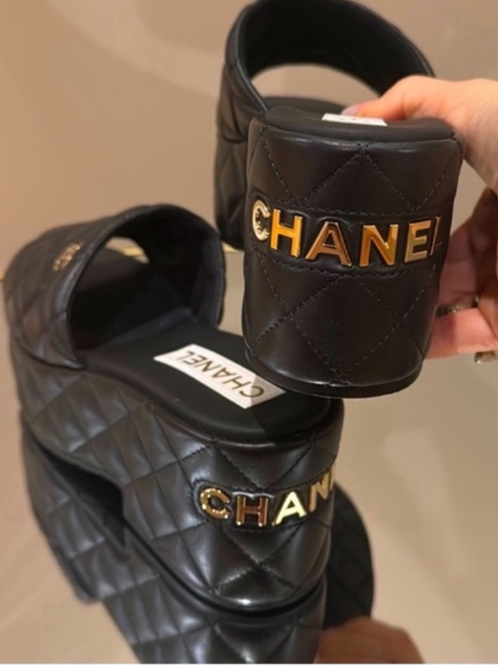 Chanel Dad Sandals CC logo Platform Quilted leather Mules Sz 38
